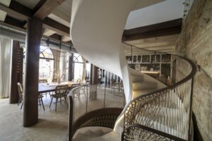 escalera patio del posadero